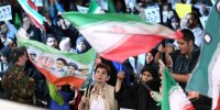 یک کارشناس مسائل دینی: برخی بی‌حجاب‌ها که در تجمعات شبانه حضور دارند، نفوذی هستند/ می‌خواهند حساسیت افراد مذهبی نسبت به بی حجابی را کم کنند