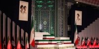تصویری از فرزندان رهبر شهید در صف اول مراسم نماز امروز