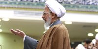 تصاویری از اقامه نماز آیت الله جوادی آملی بر پیکر رهبر شهید انقلاب