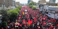 عکسی پربازدید از حاشیه مراسم تشییع پیکر رهبر شهید و خانواده ایشان