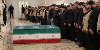 تصاویر اقامه نماز بر پیکر خانواده رهبر شهید ایران در حرم امام حسین (ع)/ طواف آخر دور ضریح سیدالشهدا