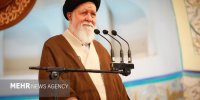 توصیه به امام جمعه مشهد: جایگاه روحانیت را رعایت کنید، بیش از این برای خودتان دافعه نتراشید
