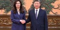 مذاکرات اسلام‌آباد درباره ایران است، اما دست دادن در پکن درباره «همه چیزهای دیگر»