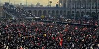 گاردین: سوگواری رهبر شهید در مصلای تهران آمیخته با شعارهای انتقام بود