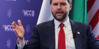 ونس: باید بتوانیم نفت بیشتری از تنگه هرمز خارج کنیم