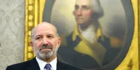 وزیر بازرگانی آمریکا بابت ادعای نادرستش در ارتباط با جنگ ایران عذرخواهی کرد