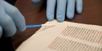 کشف DNA پنهان بدون آسیب به نسخه‌های خطی ۱۳۰۰ساله | کتاب‌های کهن رازهای تازه‌ای فاش کردند