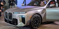 فناوری‌های کلاس جدید | پرچم‌دار سری ۷ جدید BMW با یک صفحه سینمایی برای سرنشینان