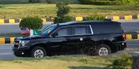 اسکورت ونس هنگام خروج از هتل سرینا در اسلام‌آباد | ببینید
