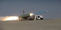 لحظه شلیک‌ موشک قدیر و پهپادهای تهاجمی جدید ارتش |  اخطار به ناوشکن های متجاوز | ببینید
