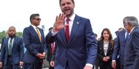 پاسخ معاون ترامپ به سوال خبرنگار ایرانی  | ببینید