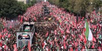 لحظه فرود بالگرد حامل پیکر رهبر شهید انقلاب در مسجد جمکران  + فیلم