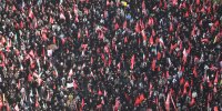 پیکر رهبر شهید با بالگرد به حرم مطهر رضوی منتقل شد | تغییر در برنامه تشییع رهبر شهید به دلیل ازدحام جمعیت | تصاویر را ببینید