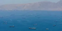 تصاویر دیدنی از کاروان کشتی‌های متوقف‌شده در تنگه هرمز | ویدئو