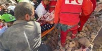 نجات بانوی اصفهانی پس از ۱۸ ساعت از زیر آوار + تصاویر