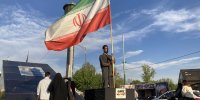 رویدادی خاص در چهارراه ولیعصر | مردم برای پرچمداری صف کشیدند