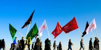 زائران ایرانی جاده راهپیمایی اربعین را پاک می‌کنند