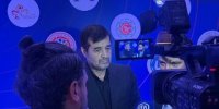 اشک‌های خبرنگار TRT ترکیه در آغوش وزیر ورزش و در حمایت از ملت ایران