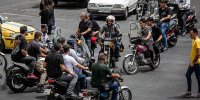 «پیک‌موتوری‌ها برای نان کار می‌کنند، نه برای قانون‌شکنی»/ واکنش کاربران خبرآنلاین به چالش مسئولیت در حوادث پیک‌های موتوری