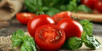 خوردن گوجه فرنگی برای این افراد ضرر دارد؛ ۵ عارضه مهم