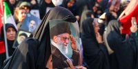 اولین تصاویر از ساعات اولیه تشییع رهبر شهید | خون‌خواهان آمدند