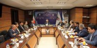 ما بر بازوان تلاشگران عرصه صنعت بوسه می زنیم