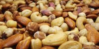 بازار داغ آجیل و شیرینی در واپسین روز اسفند