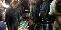 خرمشهر قهرمان، با حله ای از جنس هنر، شادی، لبخند و امید را به سیل زدگان حمیدیه اهدا کرد