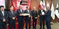 تجلیل از مدیر روابط عمومی ذوب‌آهن اصفهان به عنوان مدیر منتخب در کنفرانس ملی حرفه‌ای گرایی