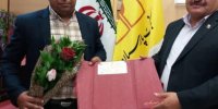 تقدیر از مشتری وفادار و برنده جایزه طرح کیان بانک پارسیان در شعبه زابل