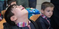 تمام دانش آموزان یزدی یک مدرسه برای کودک 7 ساله گریه کردند
