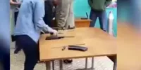 فیلم| مسابقه باز و بسته کردن اسلحه کلاشنیکف در مدارس روسیه