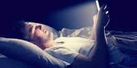 آیا خوابیدن کنار گوشی موبایل خطر دارد؟