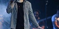 کنسرت های خواننده پاپ بخاطر ممنوع الکاری لغو شد+جزییات