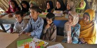 دانش آموزانی که به شبکه مجازی شاد دسترسی ندارند؛ چه کنند؟