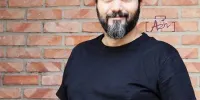 طعنه کامبیز دیرباز به بوسه جنجالی شجاع خلیل‌زاده