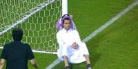 ماجرای ناراحتی مدیر دشداشه پوش تیم النصر کنار تیرک دروازه!