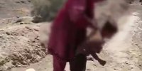 فیلم| صحنه تکان‌دهنده و شرم‌آور از نحوه تأمین آب زنان فنوج
