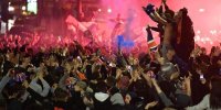 تصاویر دیدنی روز؛ از جشن قهرمانی گلاسکورنجرز تا یابود مرگ جورج فلوید