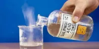 ماجرای فرار خیاط پس از اسیدپاشی روی همسر و فرزند