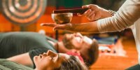 چگونه حمام های صوتی به شما کمک می کند تا آرام شوید؟