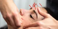 طب سوزنی صورت چگونه کار می کند​​​​​​​؟ فواید و عوارض آن