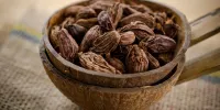 فواید هل سیاه برای سلامتی و زیبایی