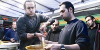 نذری پختن توسط علی کریمی در محرم +عکس