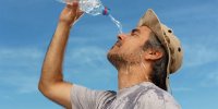 چه نوشیدنی هایی مانع گرمازدگی می شوند؟/بهترین دارو برای رفع گرمازدگی