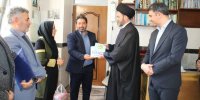 اهدای حکم سفیر صلح به امام جمعه اردبیل
