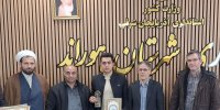 فرماندار هوراند از رکورددار ورزش های رزمی جهان تقدیر کرد.