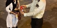 صحت عمل مأمور پلیس پاکدست میانه ای در بازگرداندن کیف پول گمشده