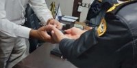 افسر پاکدست میانه ای گوشی گمشده را به صاحبش پس داد