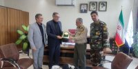 تجلیل فرمانده تیپ مرند از فرماندار شهرستان مرند  به پاس حمایت‌های ویژه از ارتش